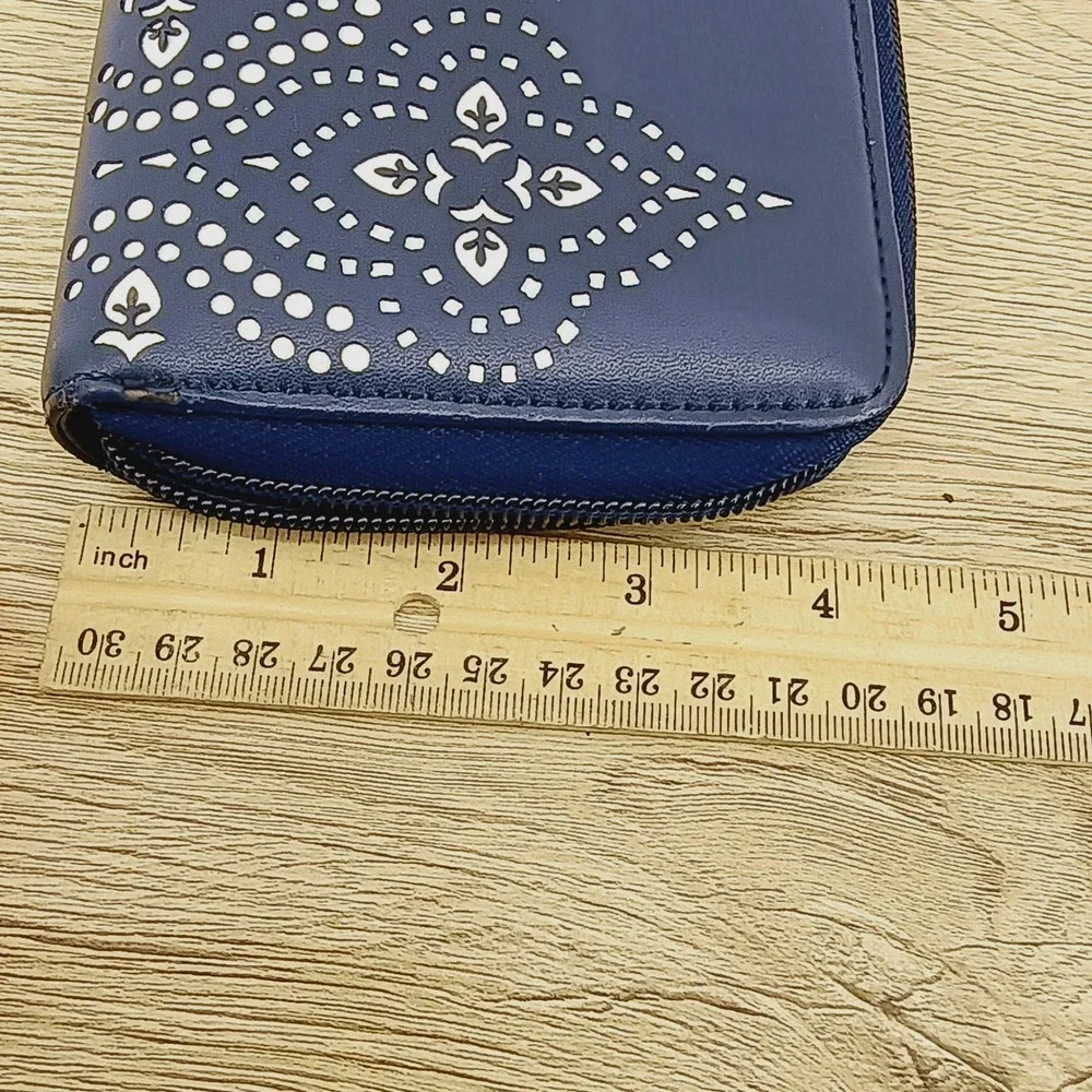 Vera Bradley Navy Blue Laser Cut Medallion Zip Around Accordion Wallet